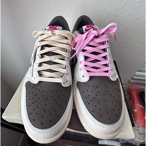 Nike Travis Scott reverse mocha